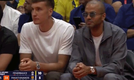 ?前NBA球星托尼·帕克和博格达诺维奇现场观战欧篮联四强赛
